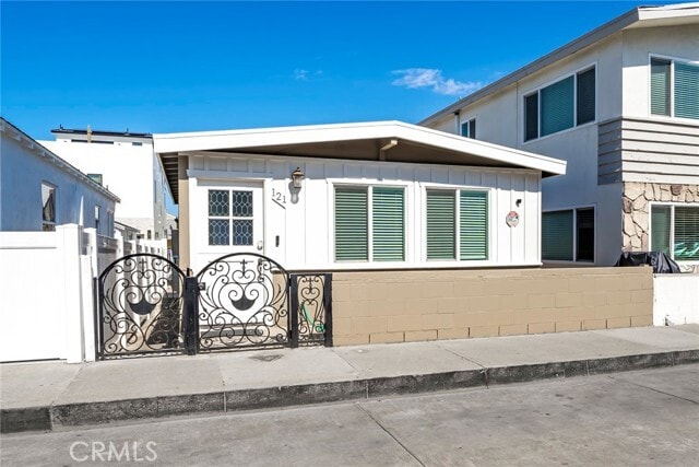 Building Photo - 121 25th St Rental
