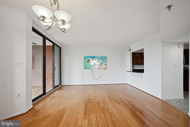 Photo - 1001 N Randolph St Unidad 608