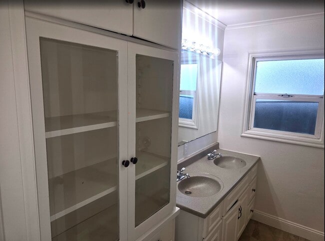 Photo - 619 W 15th St