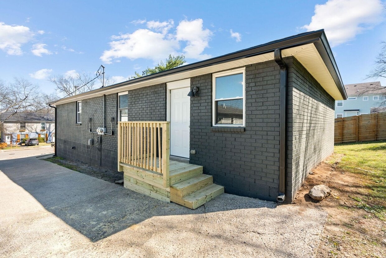 Photo - 2160 Rock City St