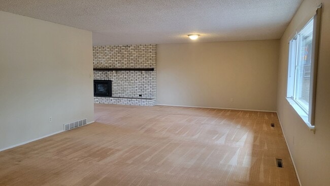 Photo - 4 Bed 2.5 Bath with A/C - Available Now!