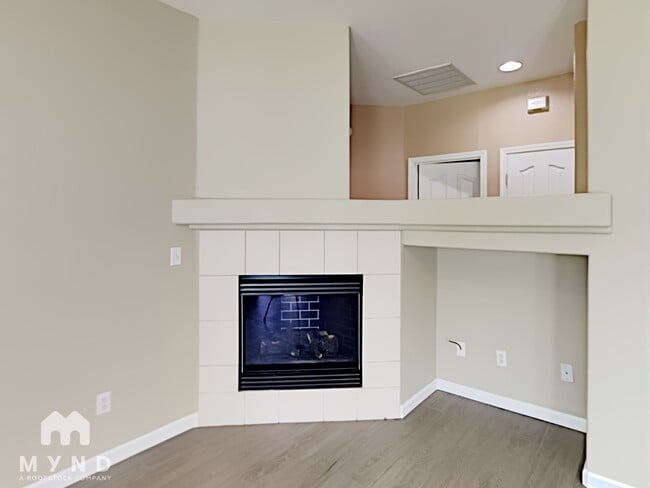 Building Photo - 2040 Fenmore Way Rental
