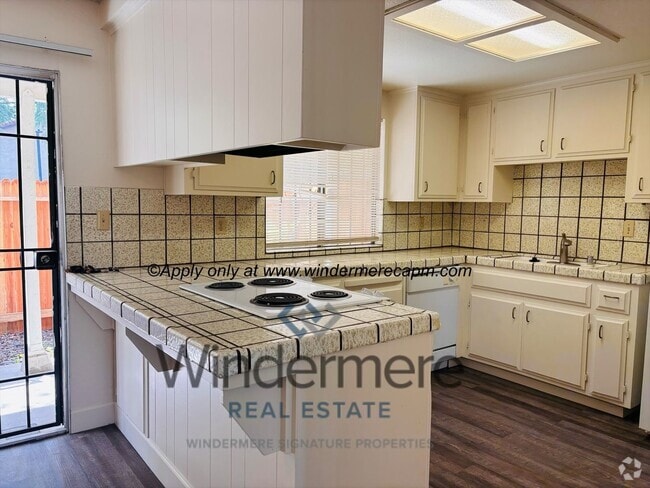 Building Photo - 6217ri Unit A Rental
