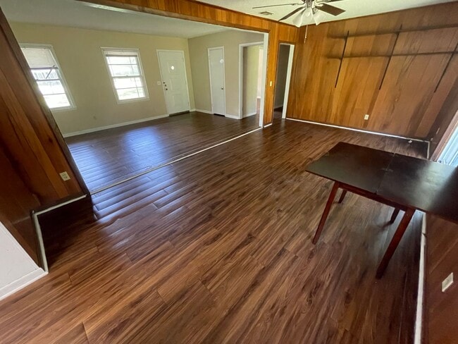 Photo - 223 S Edgewood Dr