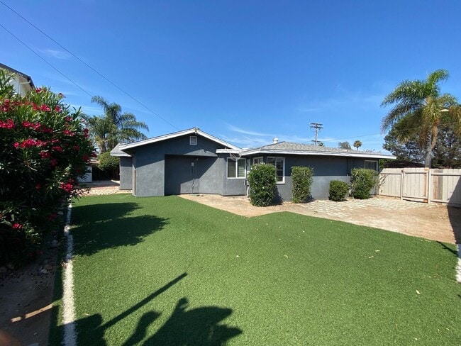 Building Photo - 8BD/3BA, Large Yard w/ Turf! Rental