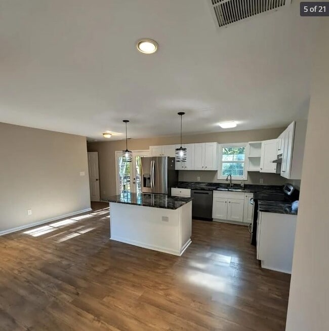 Photo - 537 Eastside Dr