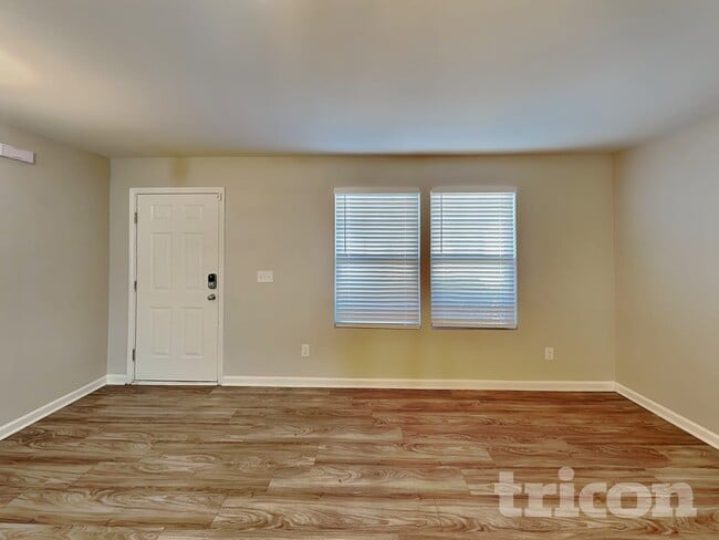 Photo - 1980 Clear Brook Dr