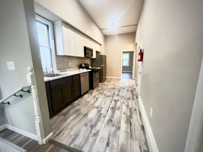 Building Photo - 314 Duncan Ave Unit B