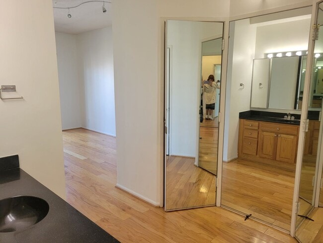 Photo - PENTHOUSE CONDO! ROSSLYN!