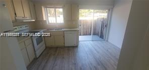 Photo - 2828 Coconut Ave