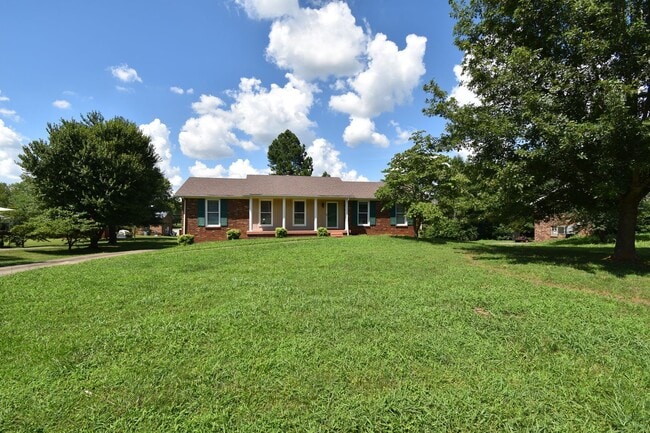 Building Photo - 3049 Westchester Dr