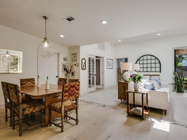 Photo - 2701 Nottingham Ln
