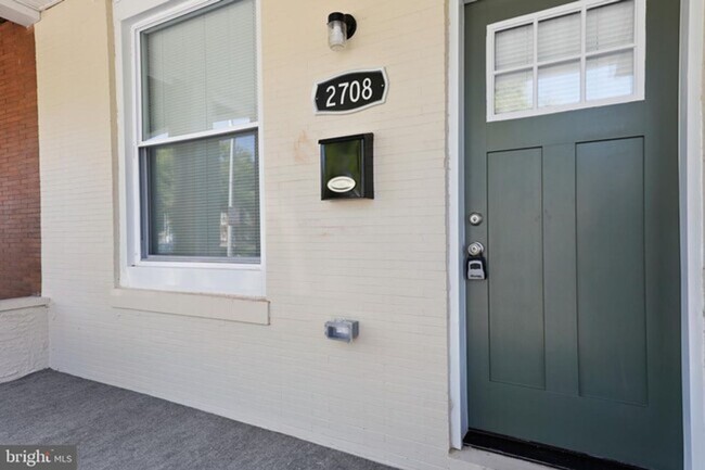 Newly Remodeled Three-Bedroom Townhome - Newly Remodeled Three-Bedroom Townhome