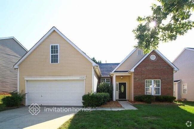 Building Photo - 17225 Commons Crossing Dr Rental