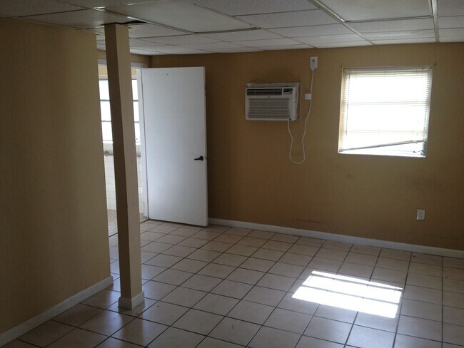 Photo - Large 4-2 house with central air and hooku...