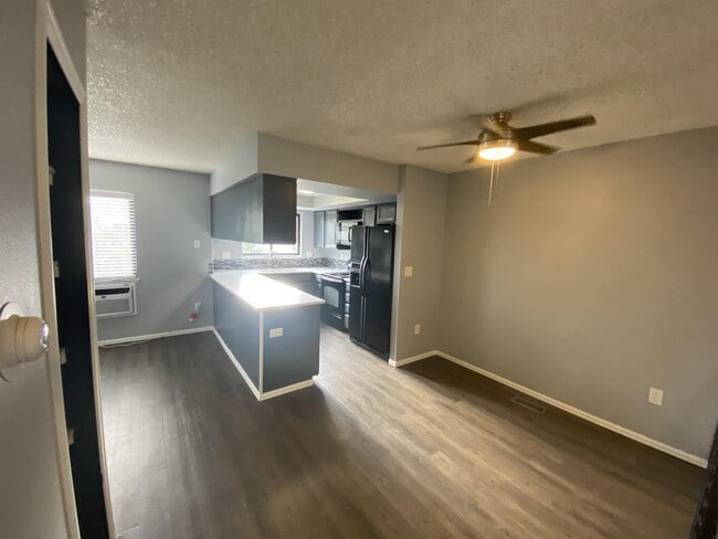 Photo - 18800 E Oregon Dr