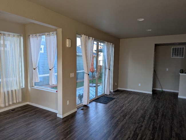 Photo - 3038 Comet St
