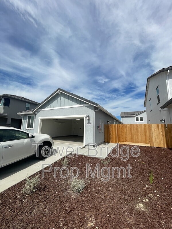 Photo - 2456 Spotfin St