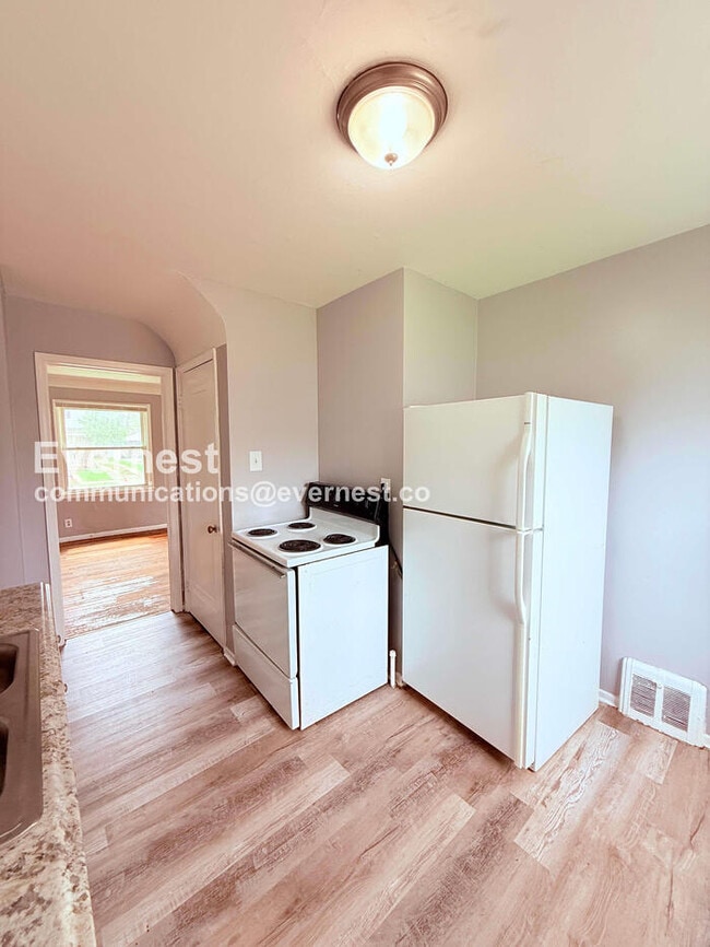 Photo - 17137 Ontario St