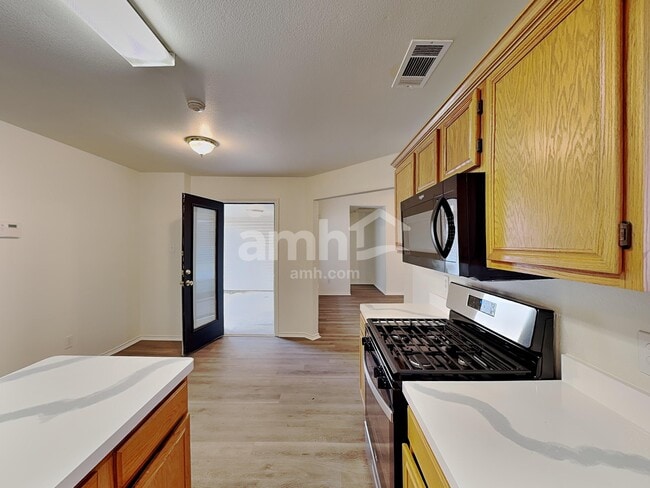 Photo - 901 Worden Dr