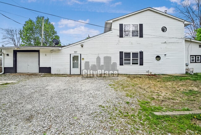 Building Photo - 2633 S Randolph St