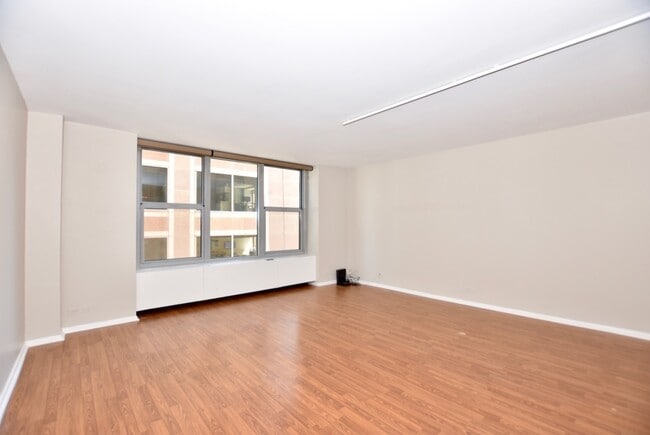 Photo - 152 W Superior St Unit 4R