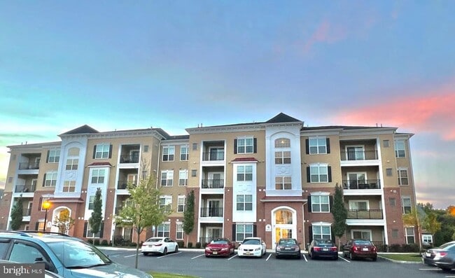 Building Photo - 1118 Halifax Pl