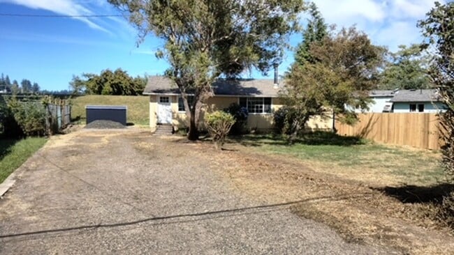 3-bedroom 1 bath House - 3-bedroom 1 bath House