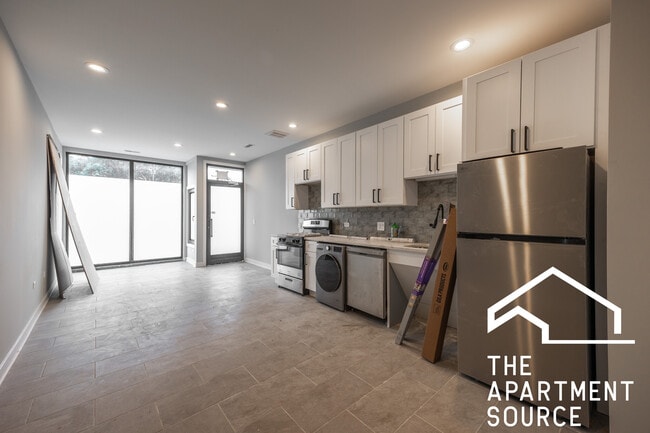 Building Photo - 5418 W Belmont Ave Unit 1 Rental