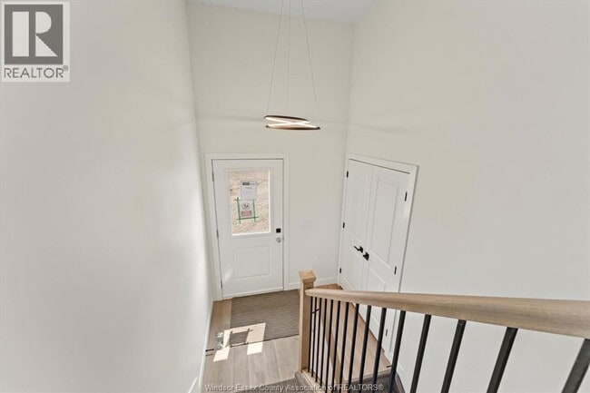 Photo - 2469 Front Rd