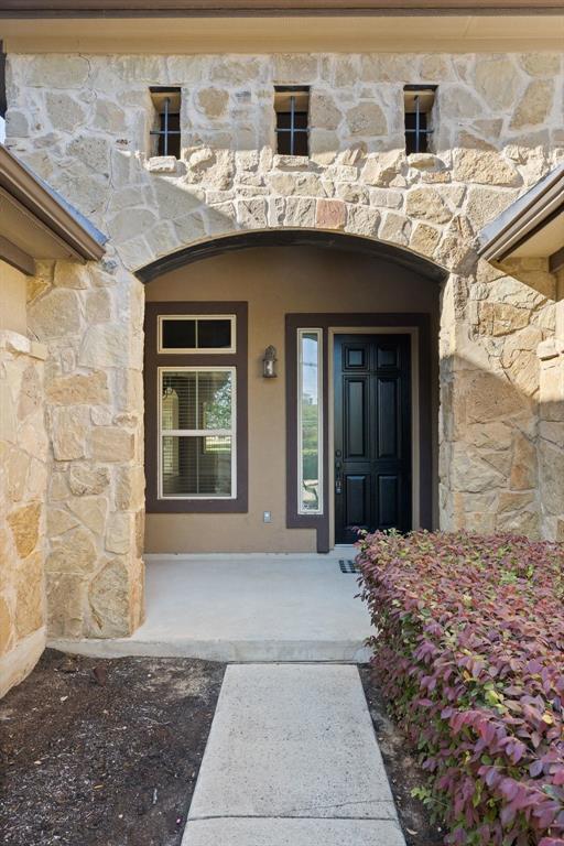 Photo - 4712 Pyrenees Pass