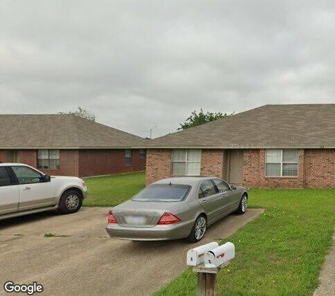 Photo - 1402 Saratoga Dr
