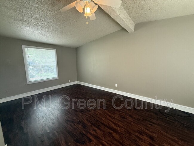 Photo - 5513 N Johnstown Ave