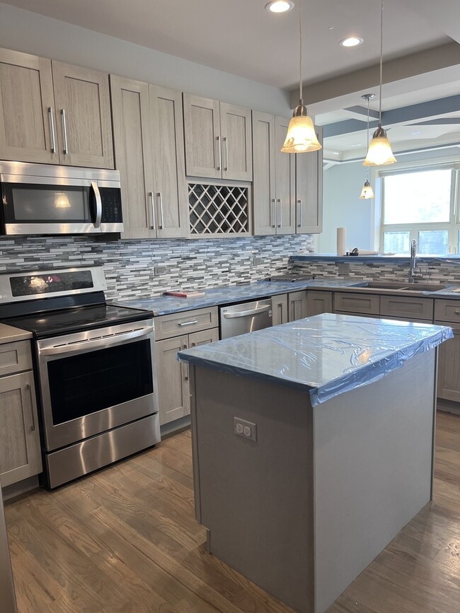 Photo - 1208 E 64th St