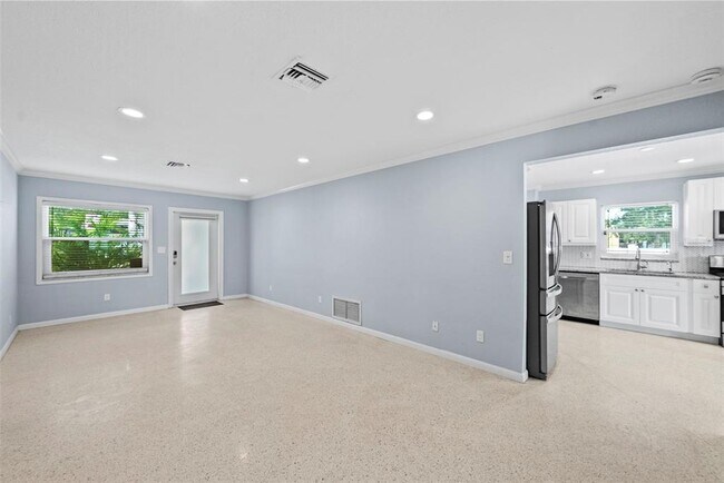 Photo - 7499 Oak St NE