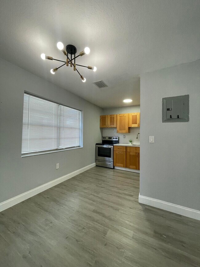 Photo - 110 SE 7th St Unit 4