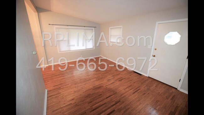 Photo - 860 Deborah St