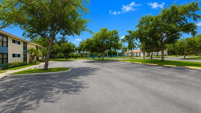 Photo - 1463 Lake Crystal Dr Unit G
