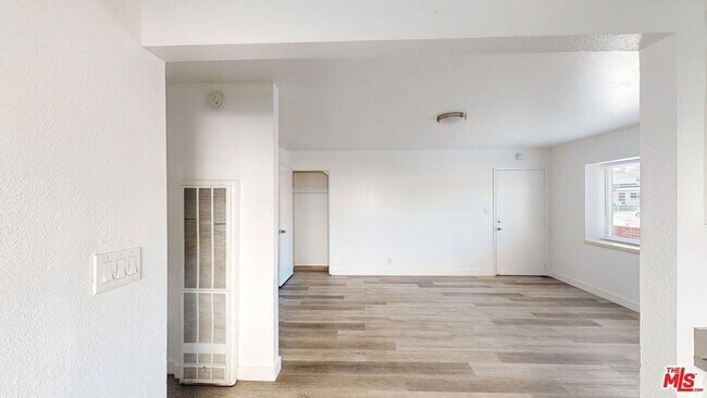 Photo - 2129 Monroe St