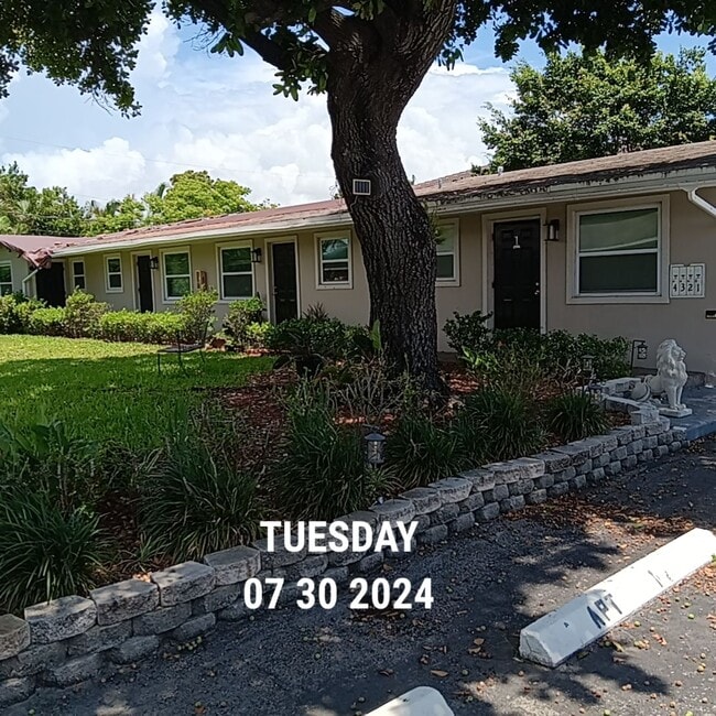 Building Photo - 1407 Holly Heights Dr Unit 2
