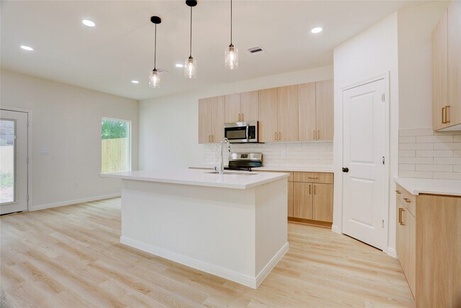 Building Photo - 8314 Williamsdell St