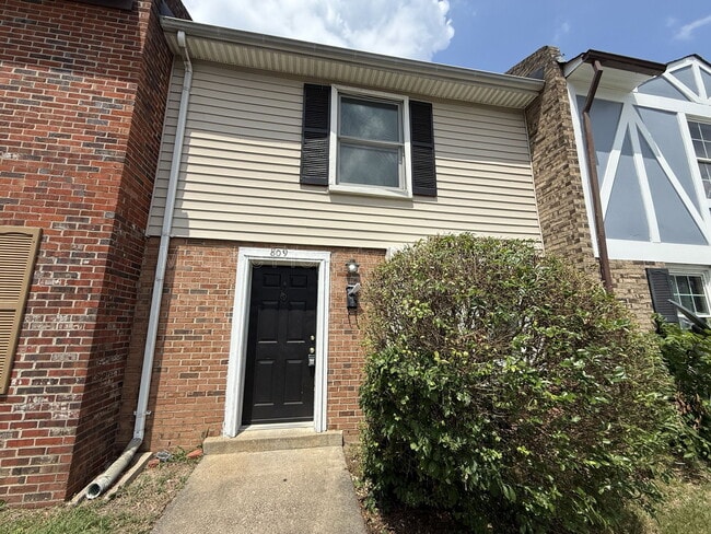 Photo - 809 Denton Cir