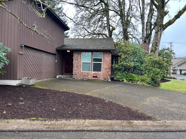 Building Photo - 1150 NW Sunnywood Ct Rental