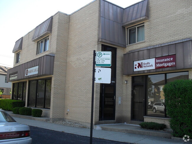 Building Photo - 7064 W Higgins Ave Unit 2 Rental