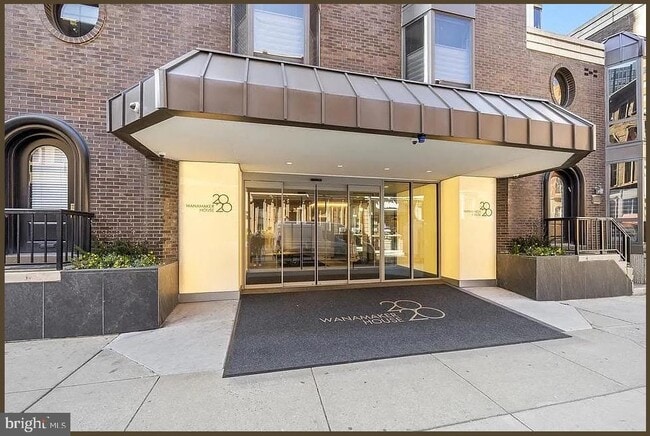 Building Photo - 2020 Walnut St Unit 20H