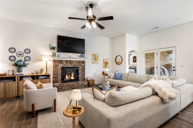 Photo - 2402 Armstrong Ln