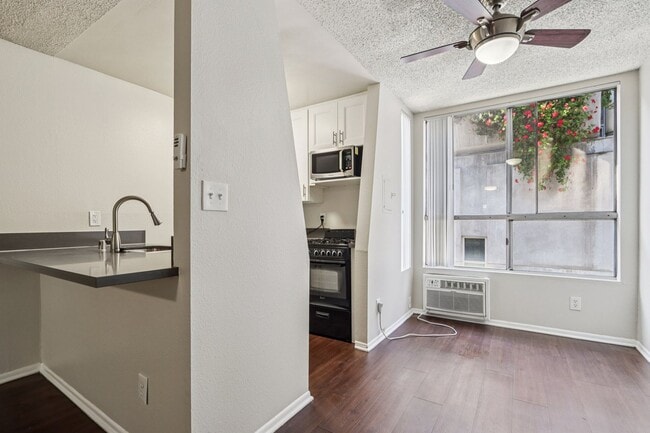 641 Gayley Ave