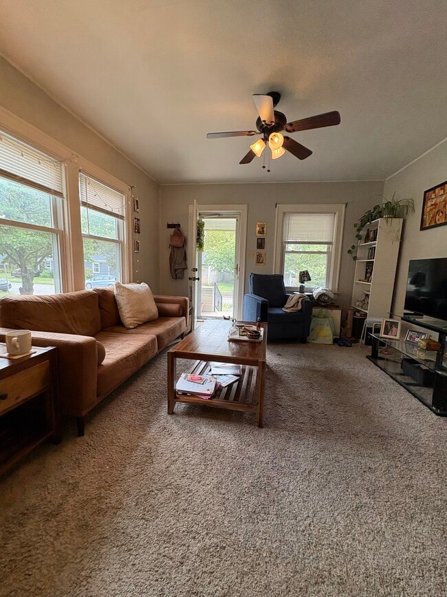 211 E Vermilya Ave