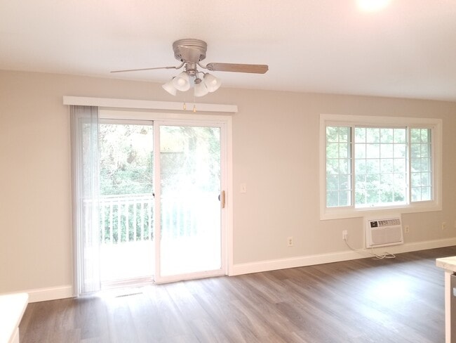 Photo - 220 Leighton Dr