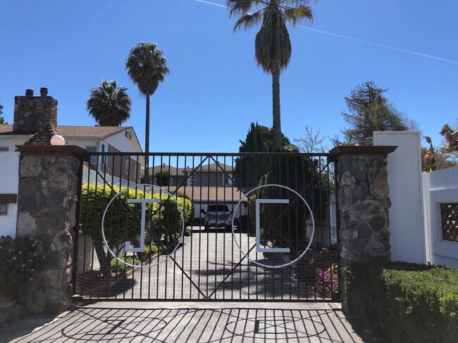 Photo - 1040 Weeks St